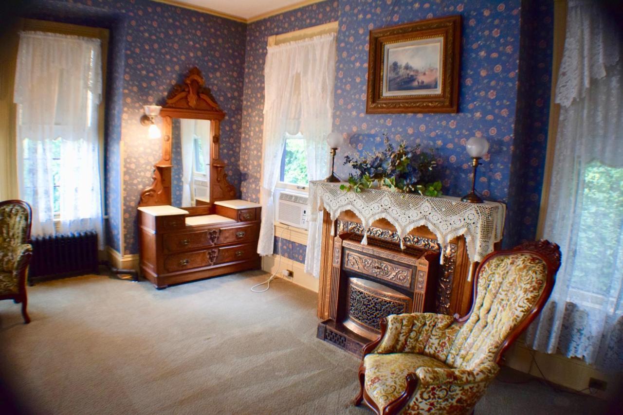 The Hancock House Bed & Breakfast Inn Dubuque Eksteriør billede