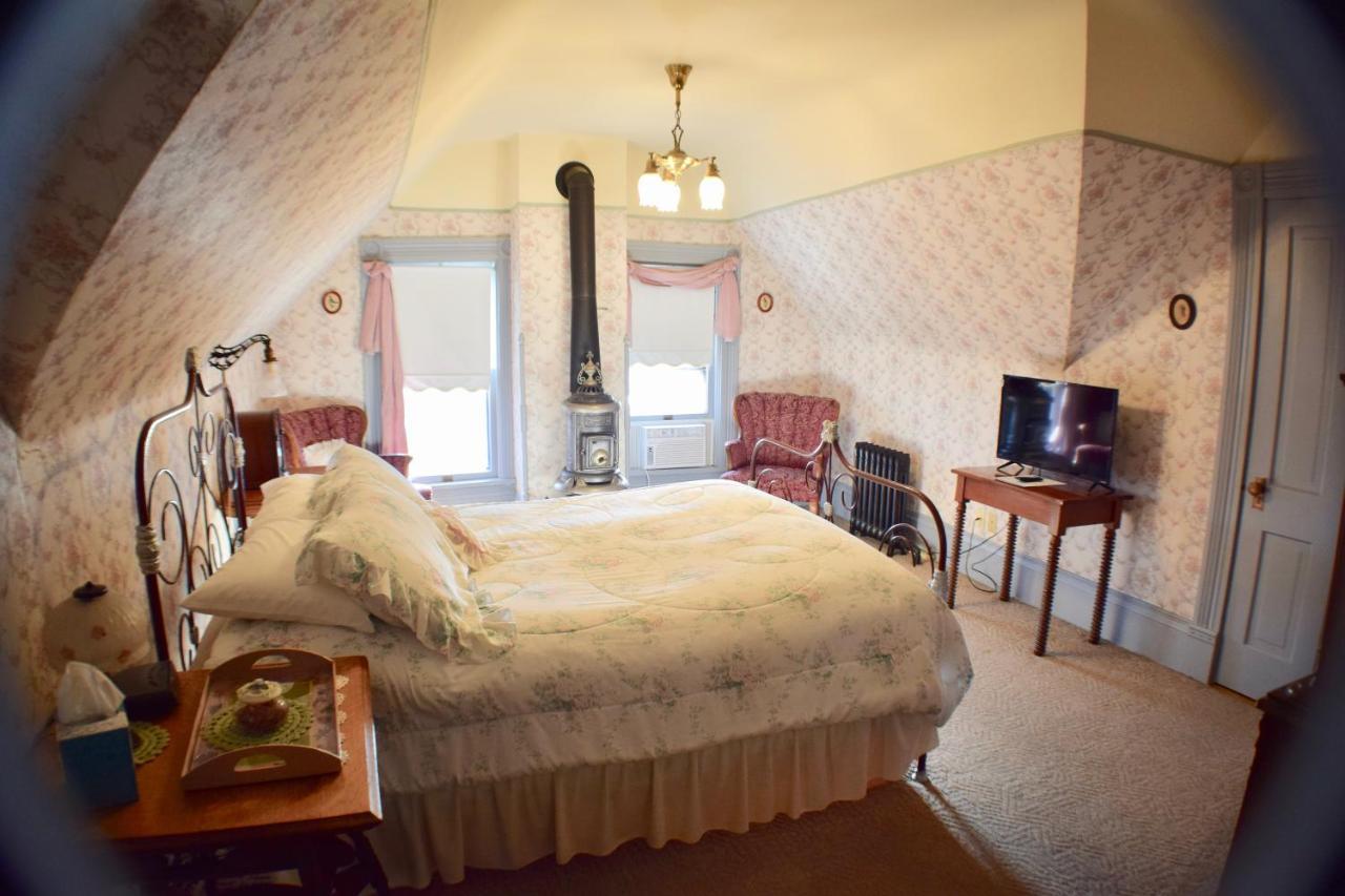 The Hancock House Bed & Breakfast Inn Dubuque Eksteriør billede