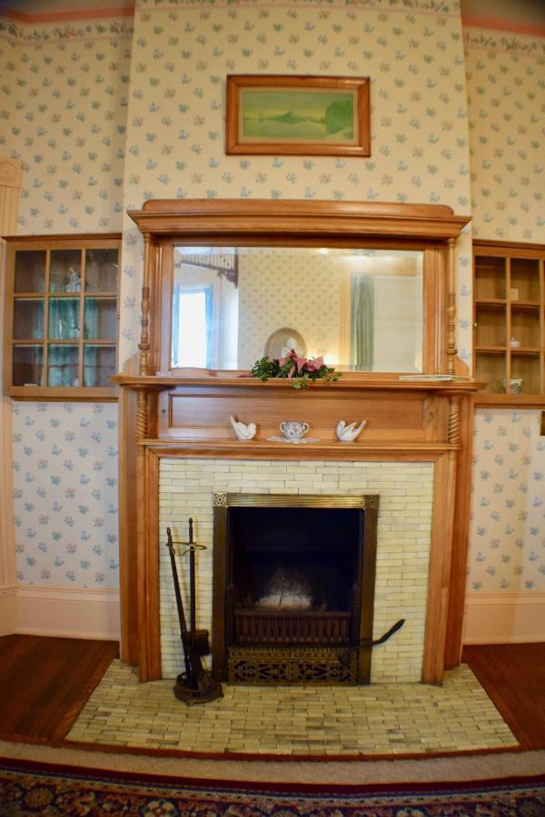 The Hancock House Bed & Breakfast Inn Dubuque Eksteriør billede