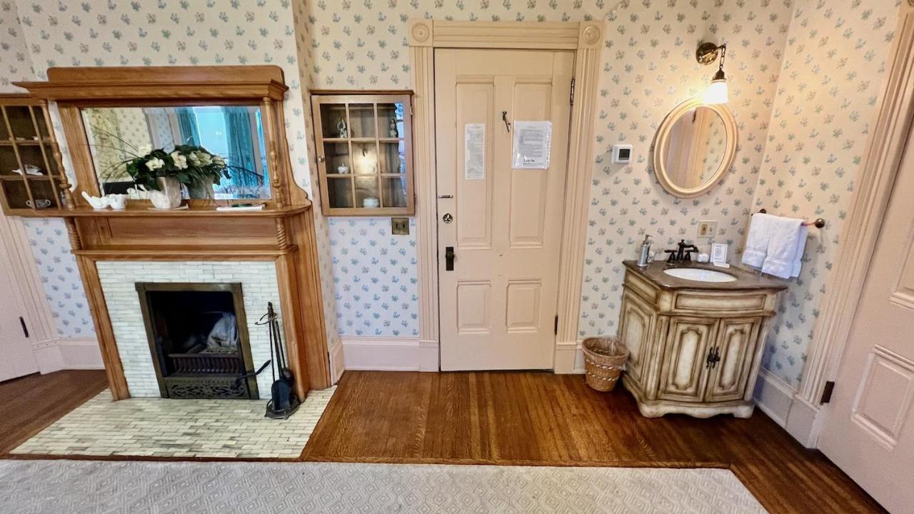 The Hancock House Bed & Breakfast Inn Dubuque Eksteriør billede