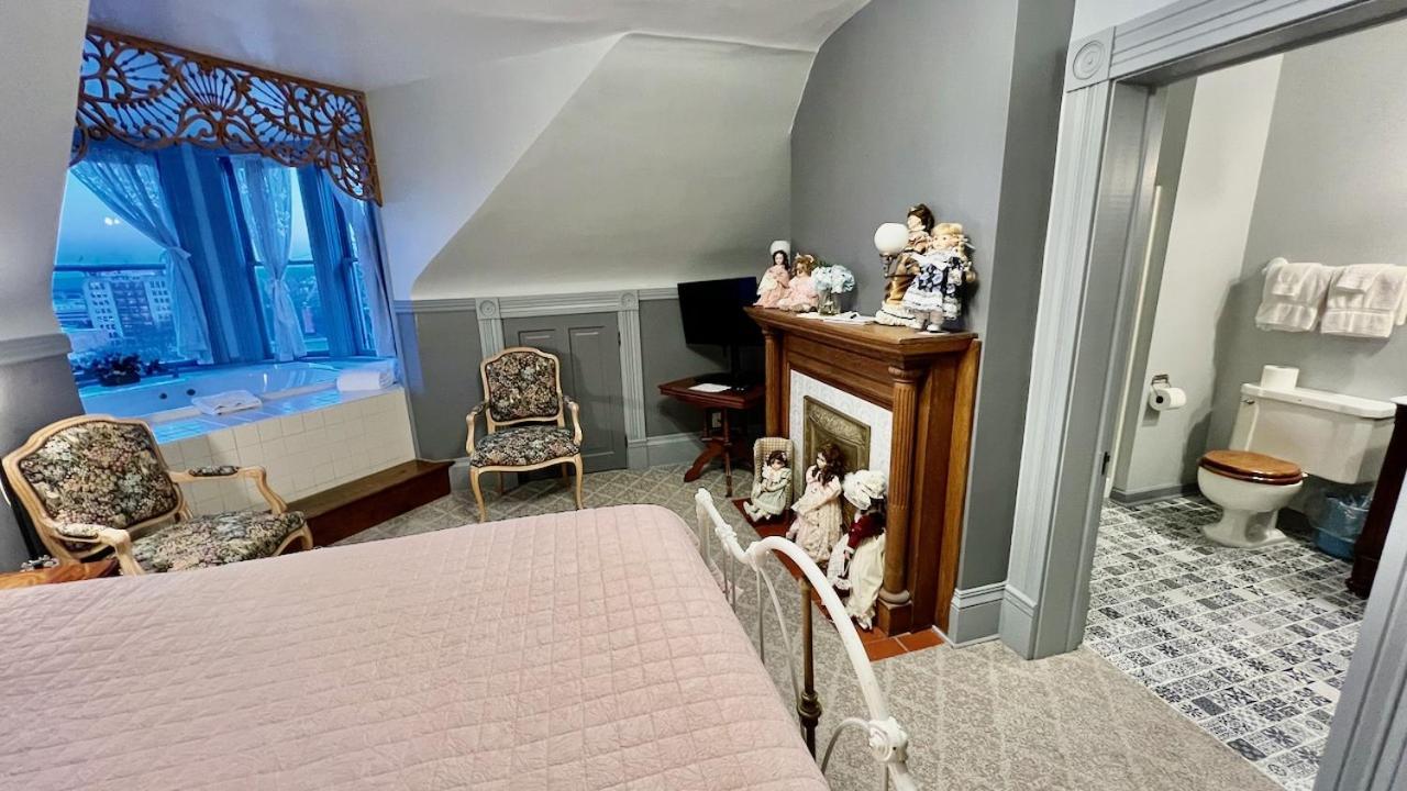 The Hancock House Bed & Breakfast Inn Dubuque Eksteriør billede