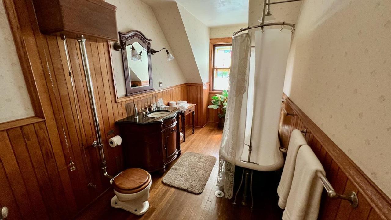 The Hancock House Bed & Breakfast Inn Dubuque Eksteriør billede