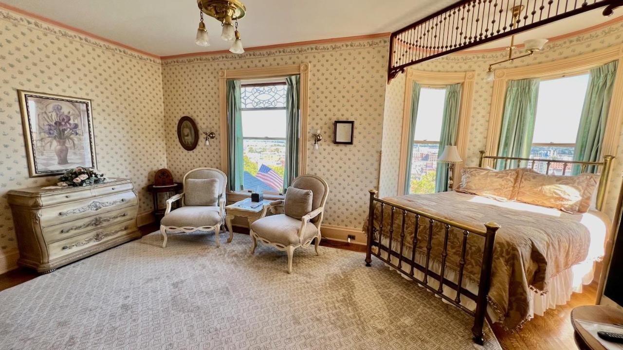 The Hancock House Bed & Breakfast Inn Dubuque Eksteriør billede